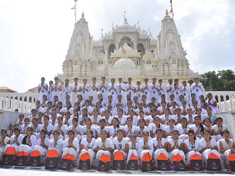'Balihari Gurudevki' - Rajkot Yuva Shibir
