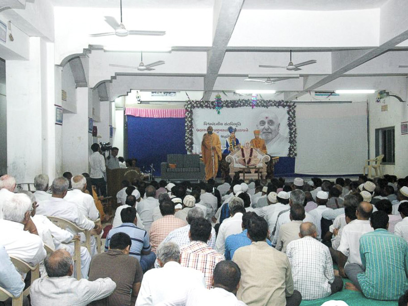 Tribute Assembly in Honor of HH Pramukh Swami Maharaj, Lathi