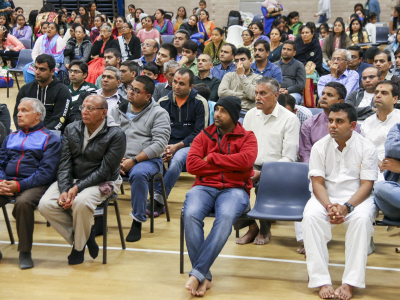 Devotees during the satsang assembly