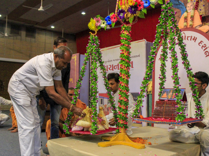 Sakar Tula: Pujan of Bhashyas: Akshar-Purushottam Darshan Mahotsav, Junagadh