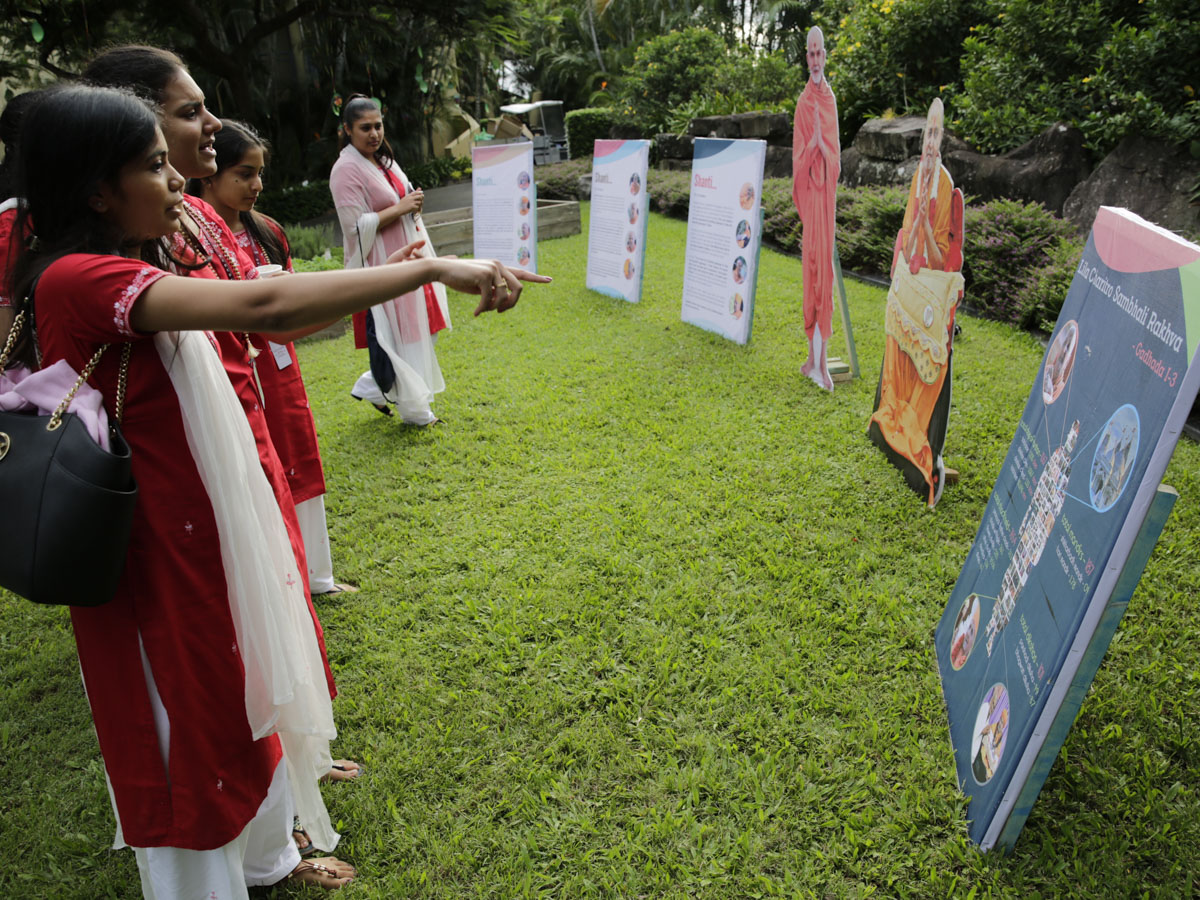 Kishoris views outdoor exhibits