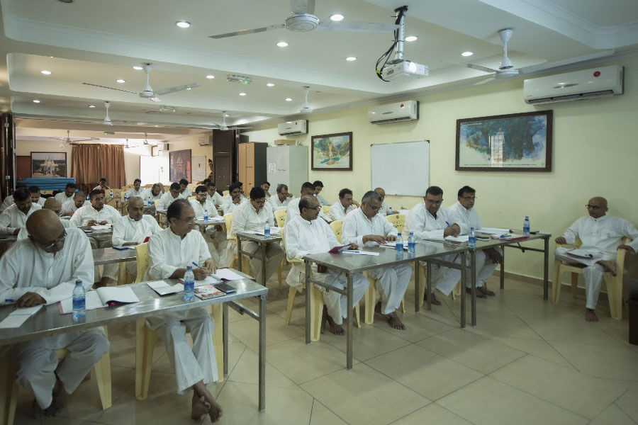 Volunteers prepare for sant vicharan in Africa