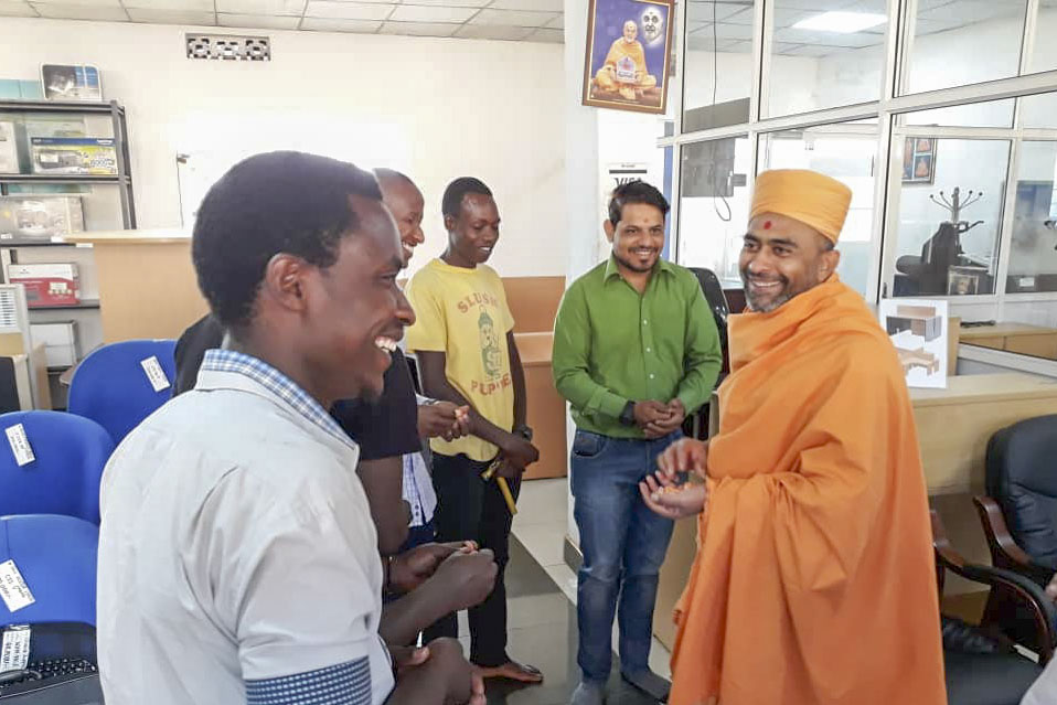 Sadhus converse with devotees and well-wishers during padhramanis