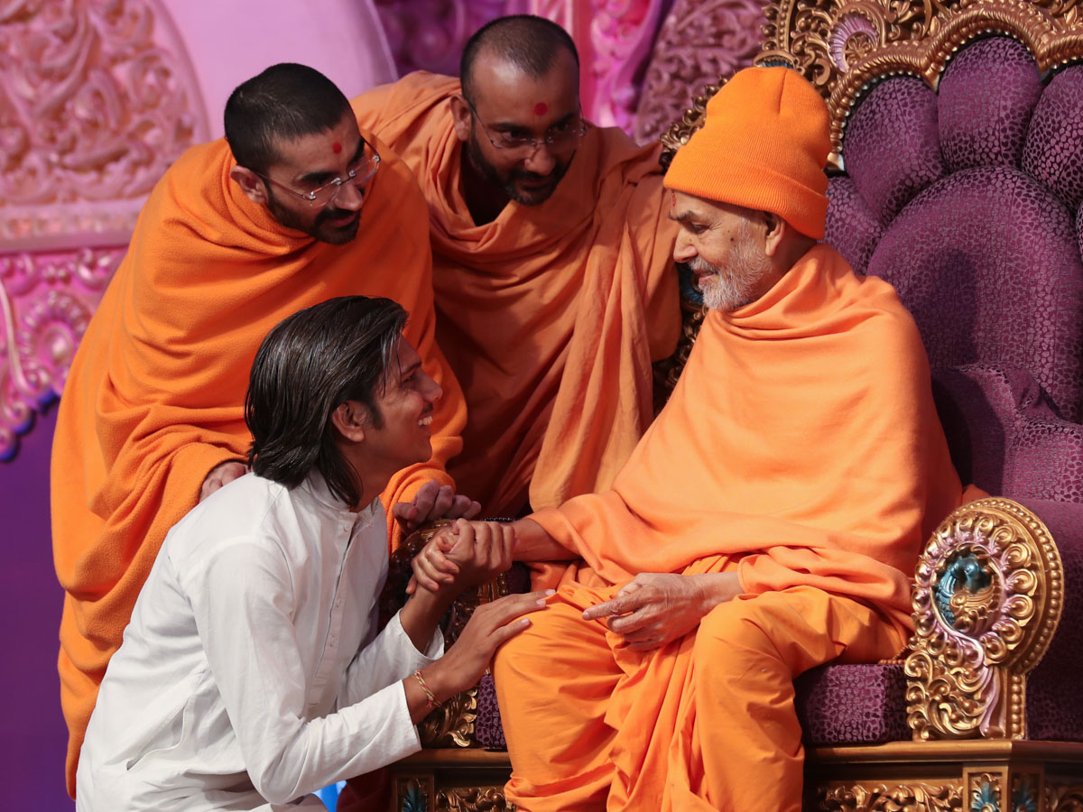 Swamishri blesses a youth