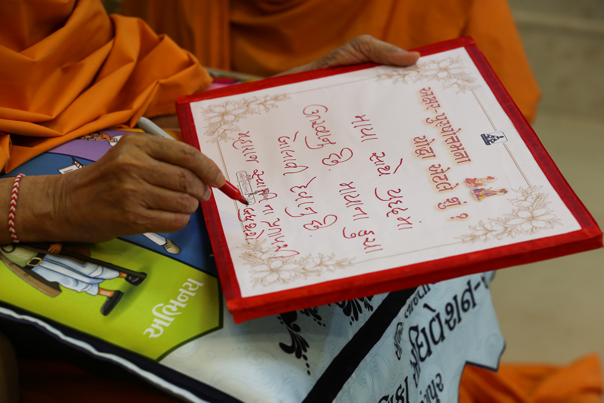 Swamishri writes blessings