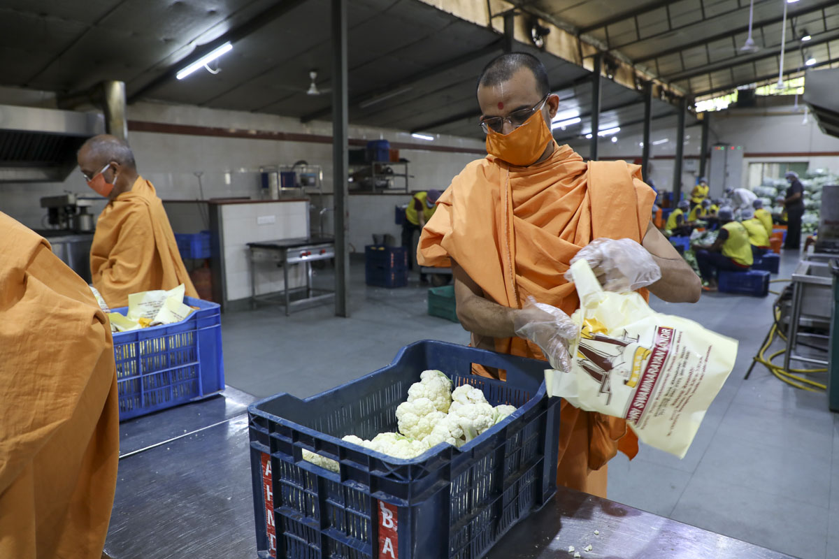 BAPS Community Services During the Coronavirus Lockdown, Ahmedabad
