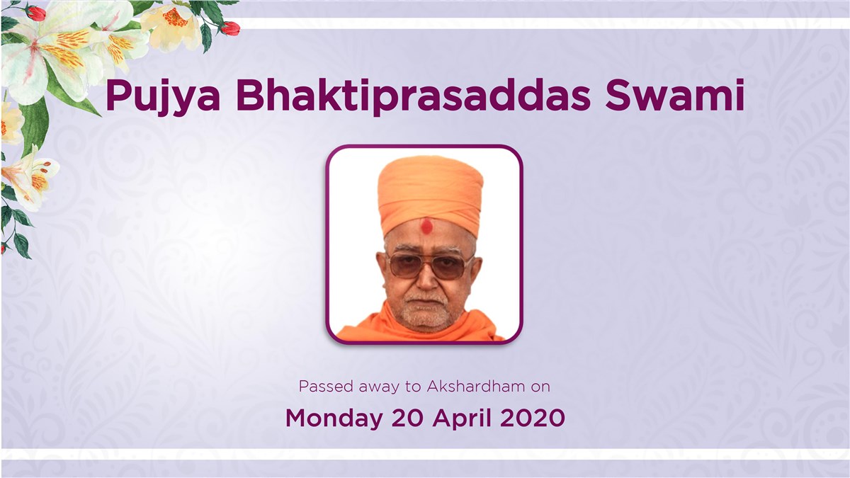 Swamis and devotees also offered their respects to four BAPS swamis who had recently passed away
