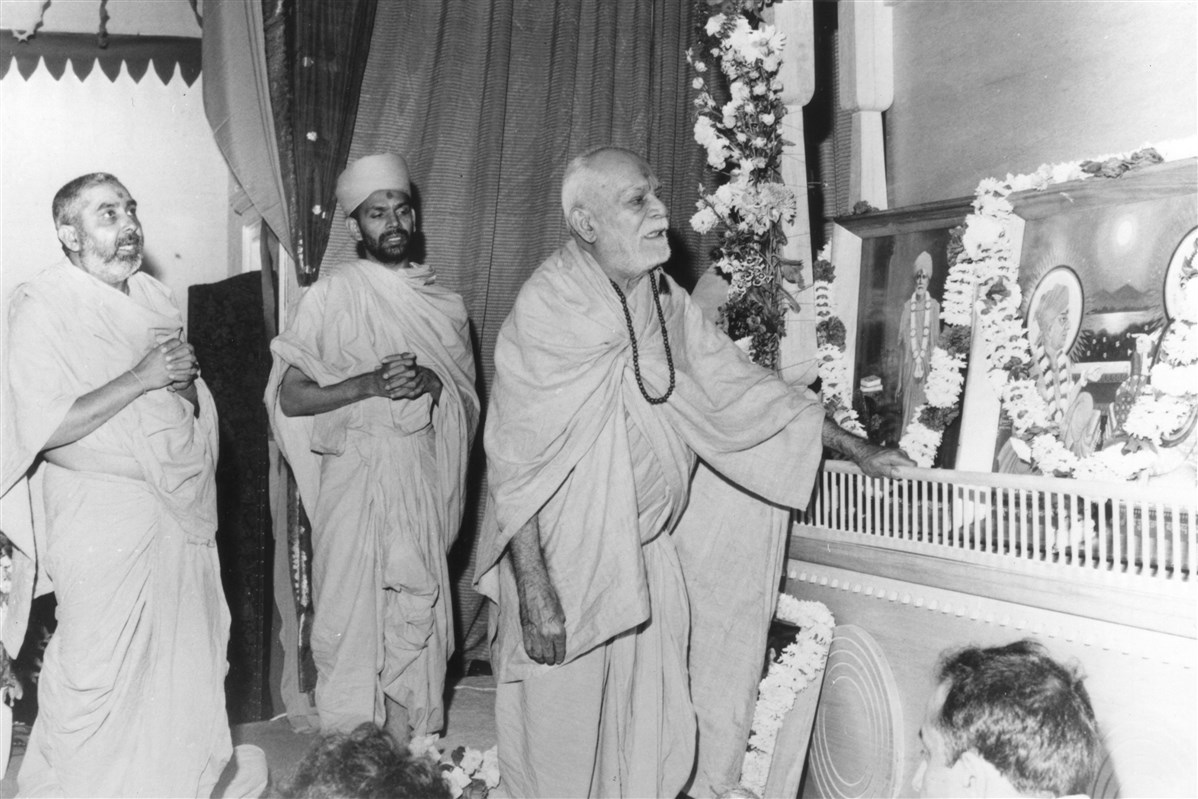 Yogiji Maharaj in the UK: A Photo Story