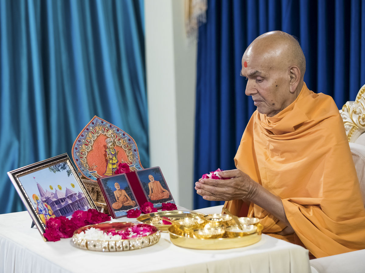 Shri Ram Janmabhumi Mandir Shilanyas  Pujan and Prayers  by HH Mahant Swami Maharaj