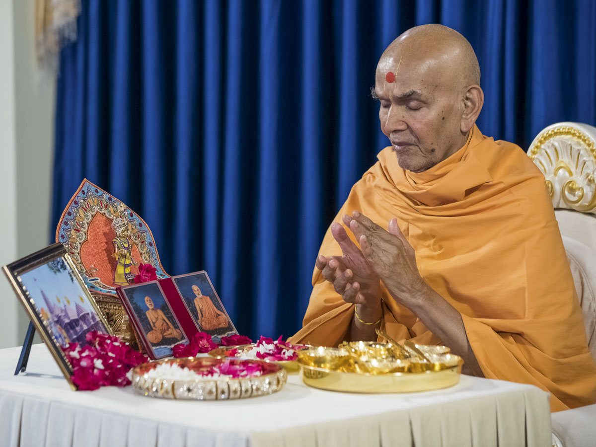 Shri Ram Janmabhumi Mandir Shilanyas  Pujan and Prayers  by HH Mahant Swami Maharaj