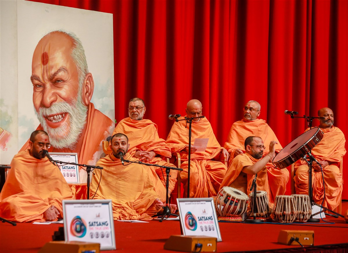 Swamis expertly accompanied the eloquent singing with various musical instruments