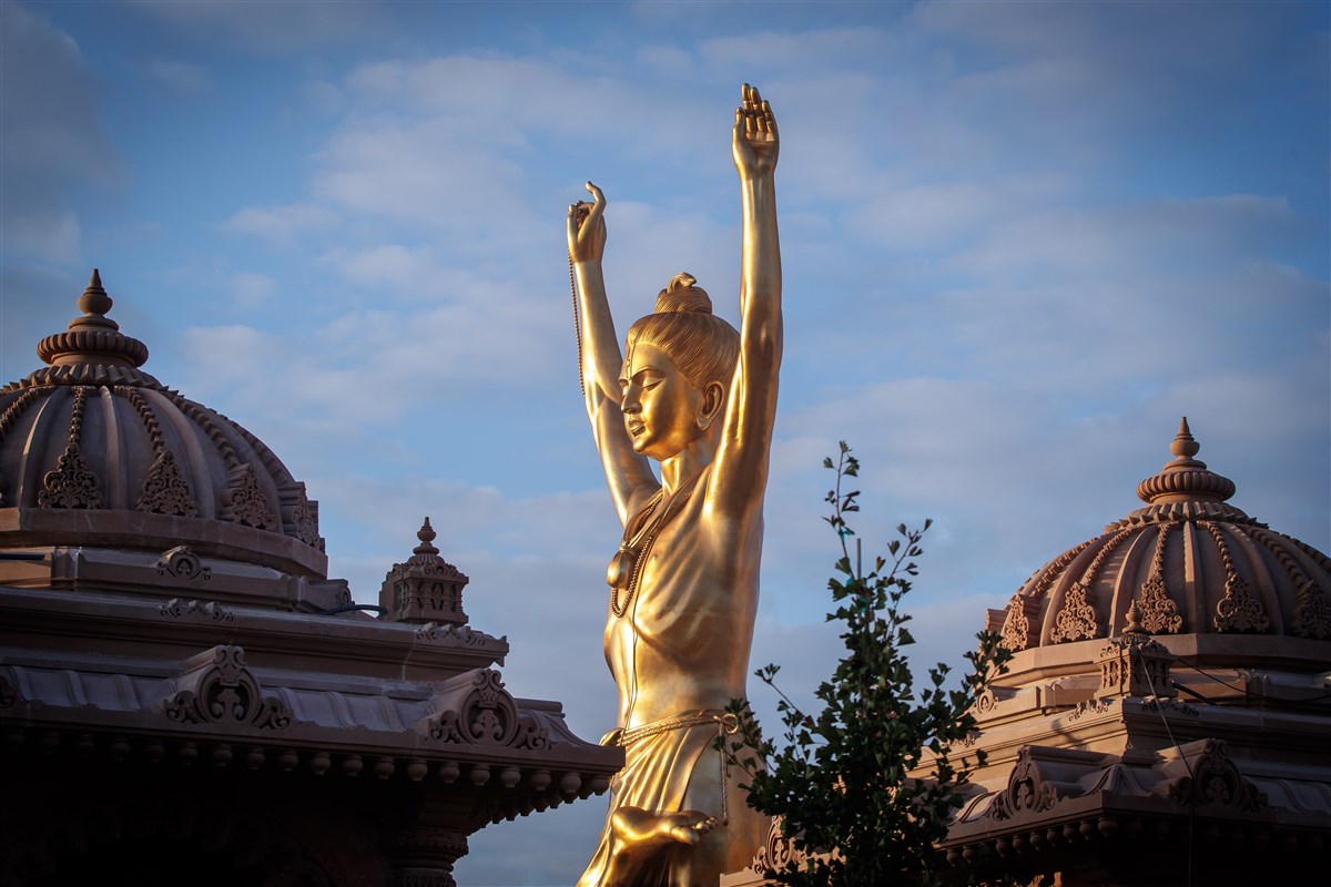 <a href='https://download.baps.org/download.php?file=other/Nilkanthvarni4K/BAPSSwaminarayanAkshardham-NJ-TapomurtiShriNilkanthVarni06.jpg' target='blank' style='text-decoration:underline; color:blue;'>Download High Resolution (4K)</a>