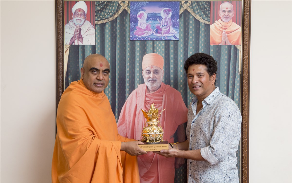 Sachin Tendulkar Visits Neasden Temple