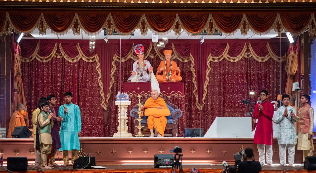 ... children chanted the shanti-path, an ancient Vedic peace prayer