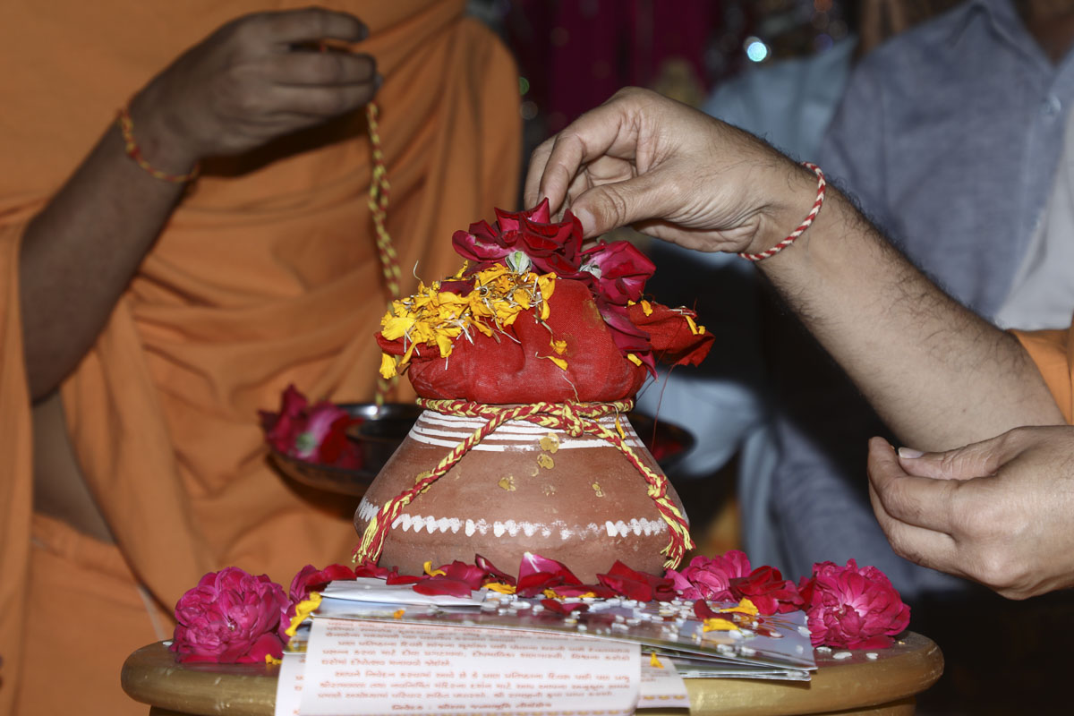 Shri Ram Janmbhoomi Mandir Akshat Kumbh Vadhamana, Sankari