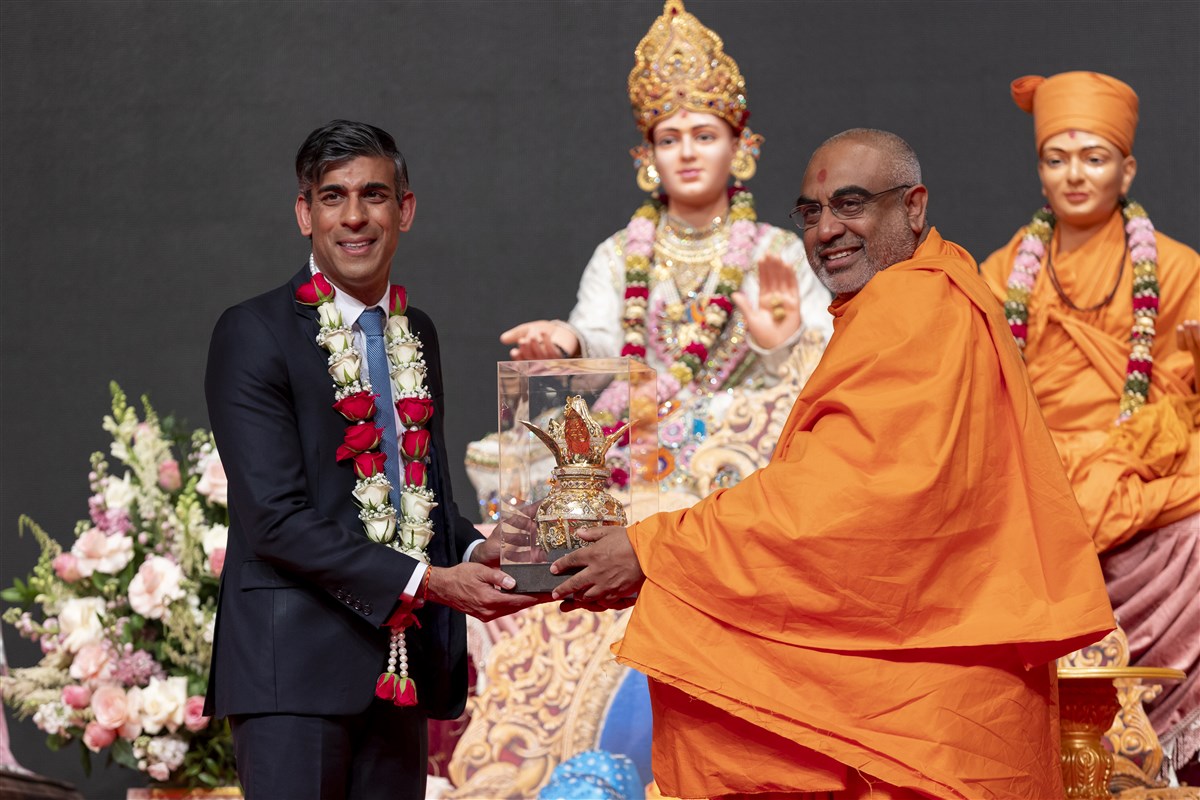 Prime Minister Sunak & Mrs Murty Visit Neasden Temple