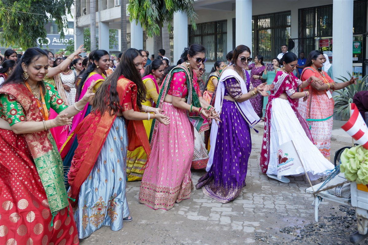 Nagar yatra through the streets of Dar es Salaam