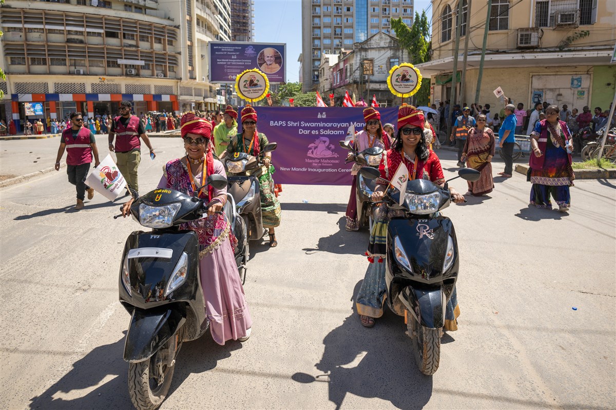Nagar yatra through the streets of Dar es Salaam