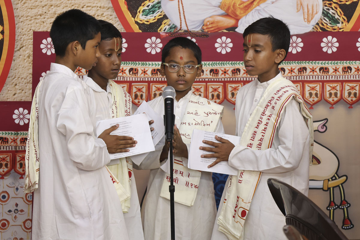 Ghare Ghare Satsang Diksha Homatmak Yagna, Kolkata