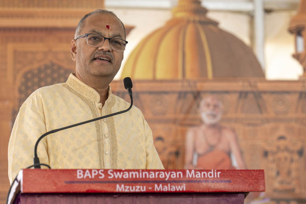 Shri Jitubhai Patel, Chairman, BAPS Malawi, addresses the assembly