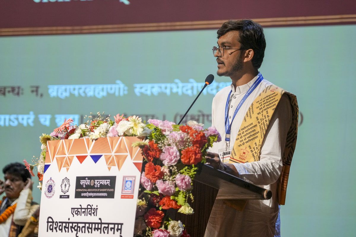 Asst. Prof Tarun Dhola from BAPS Swaminarayan Sanskrit College, Sarangpur, presented a research paper during the special panel on Akshar Purushottam Darshan