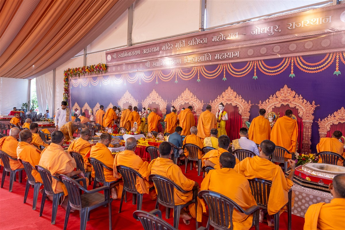 Swamis perform the nyas vidhi