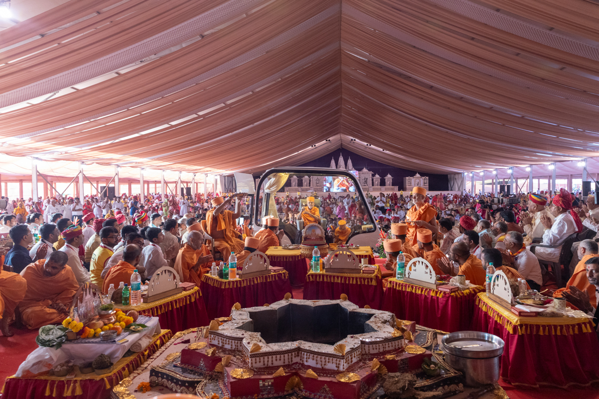 Shri Swaminarayan Vishwashanti Mahayaag - Day 2