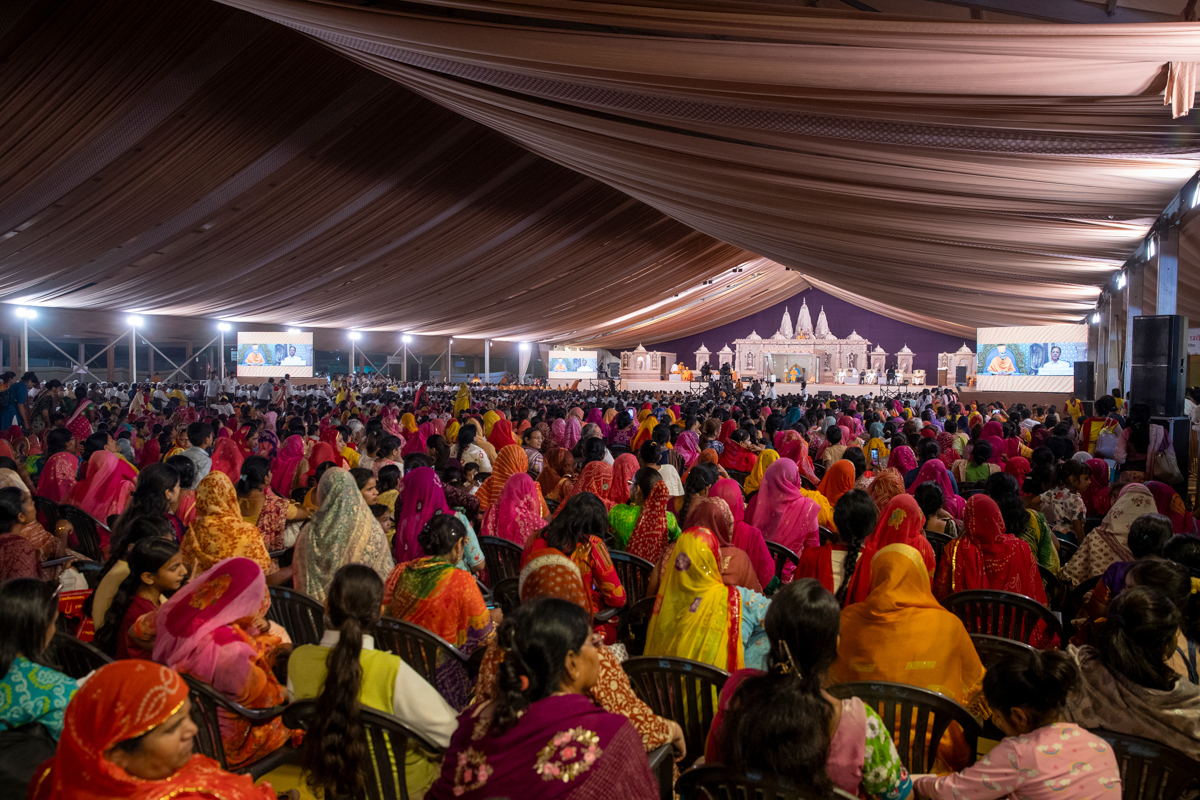 Devotees and well-wishers during the assembly