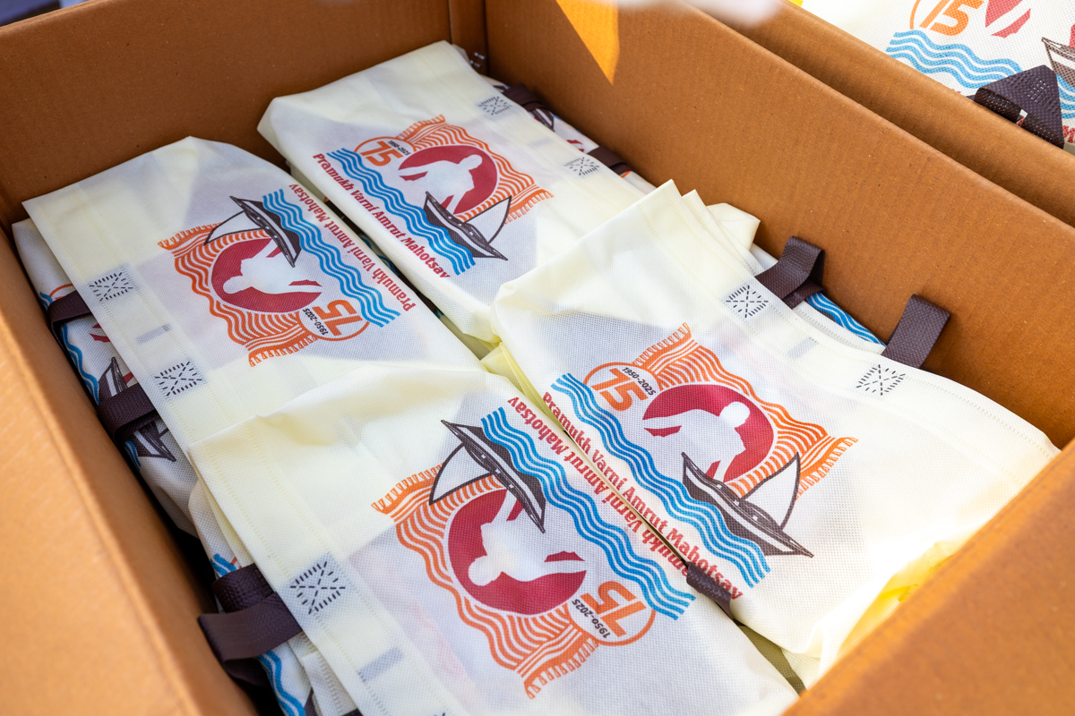 Food packets for distribution to the devotees
