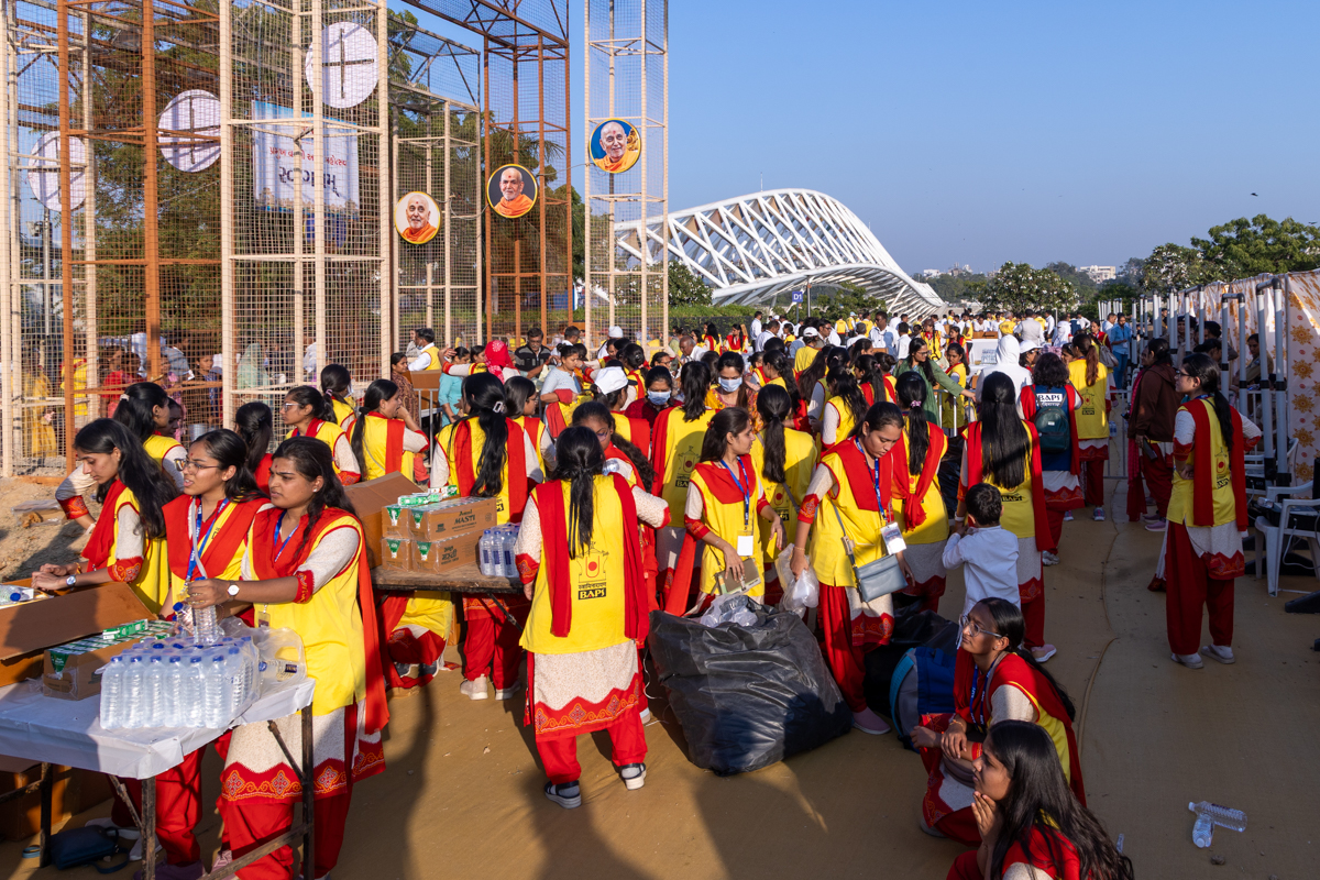 Preparations to distribute food packets