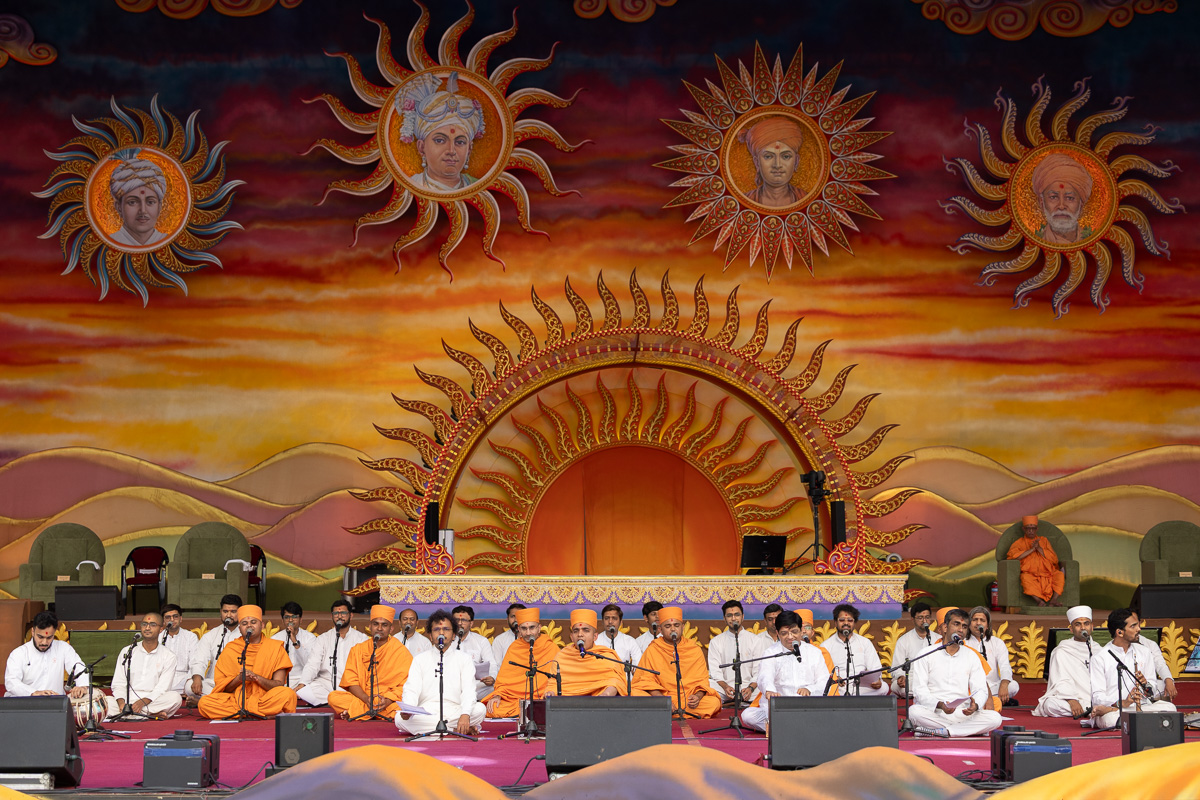 Swamis and yuvaks sing kirtans