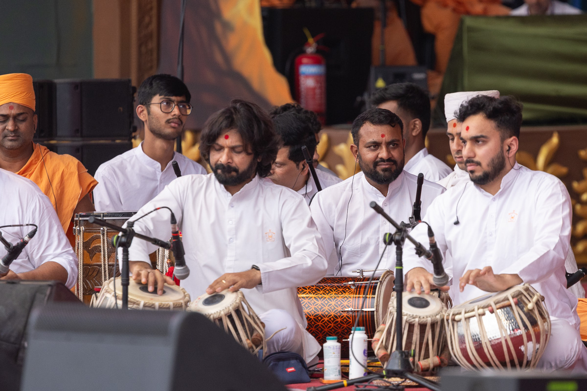 Yuvaks plays the tabla