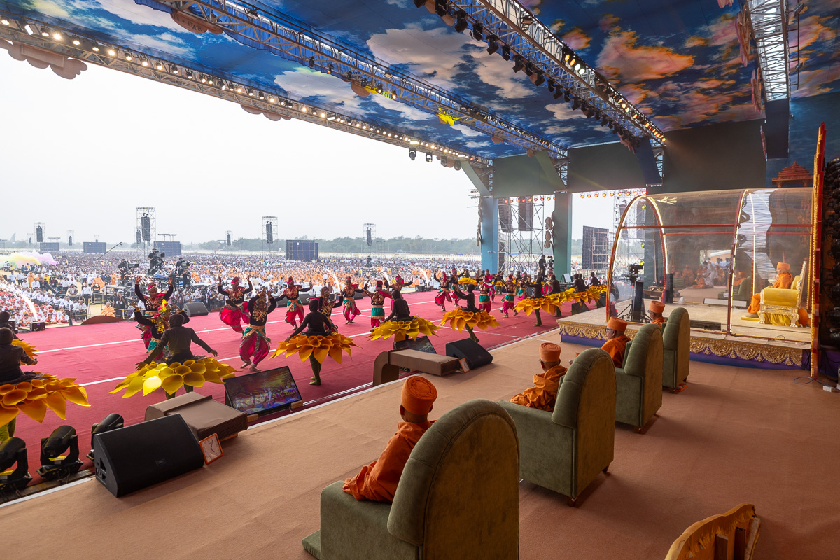 Yuvaks perform a traditional dance