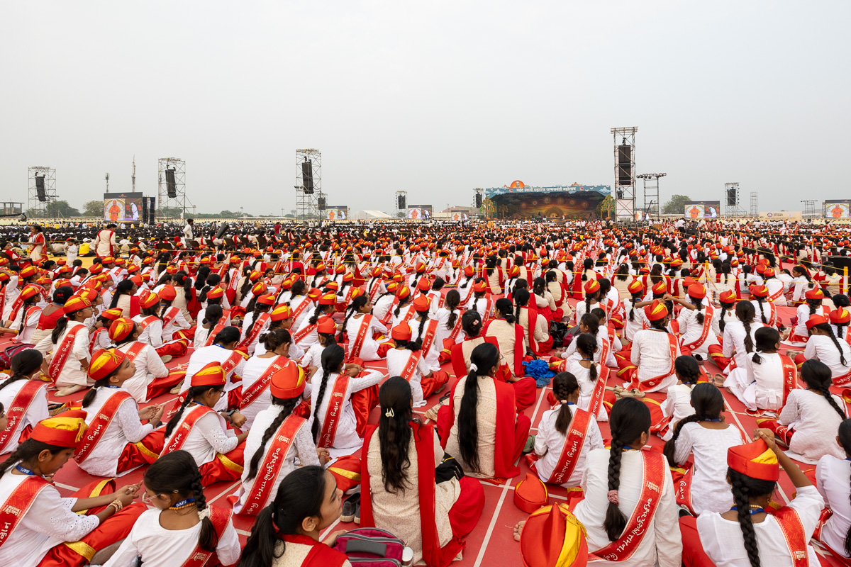 Balikas and karyakars during the assembly