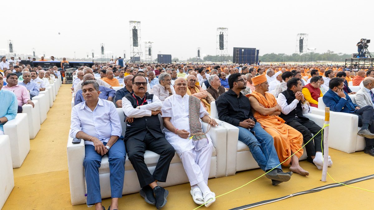 Devotees during the assembly