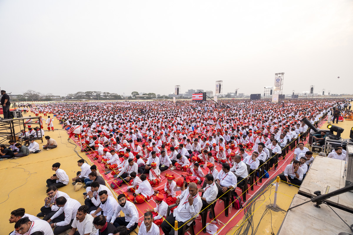 Balaks and karyakars during the assembly
