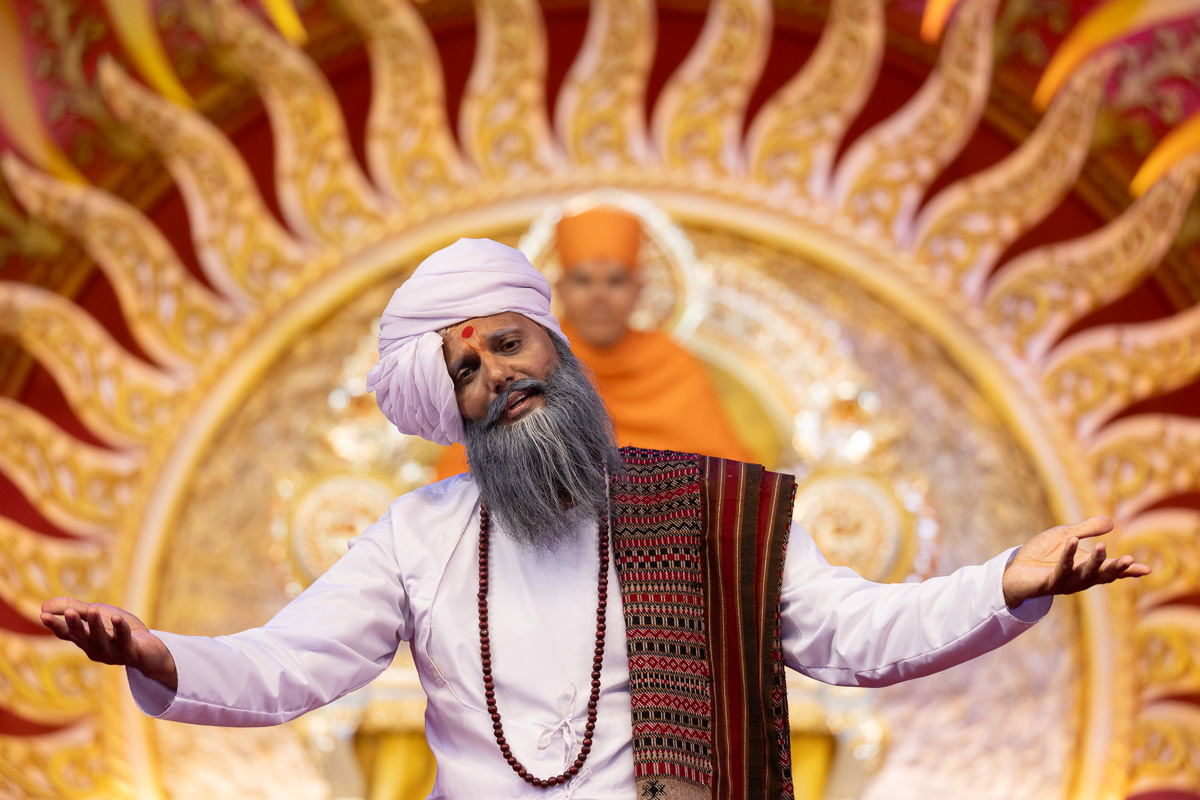 A yuvak presents in the assembly