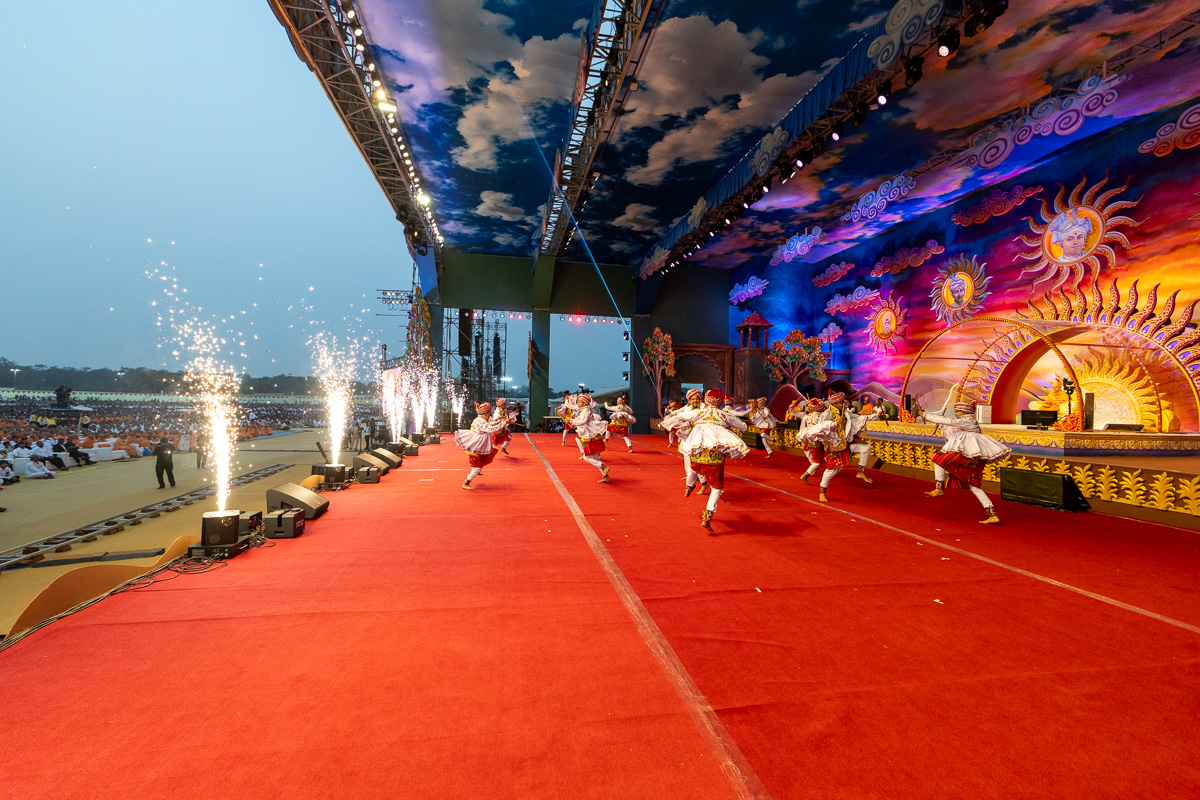Yuvaks perform a traditional dance