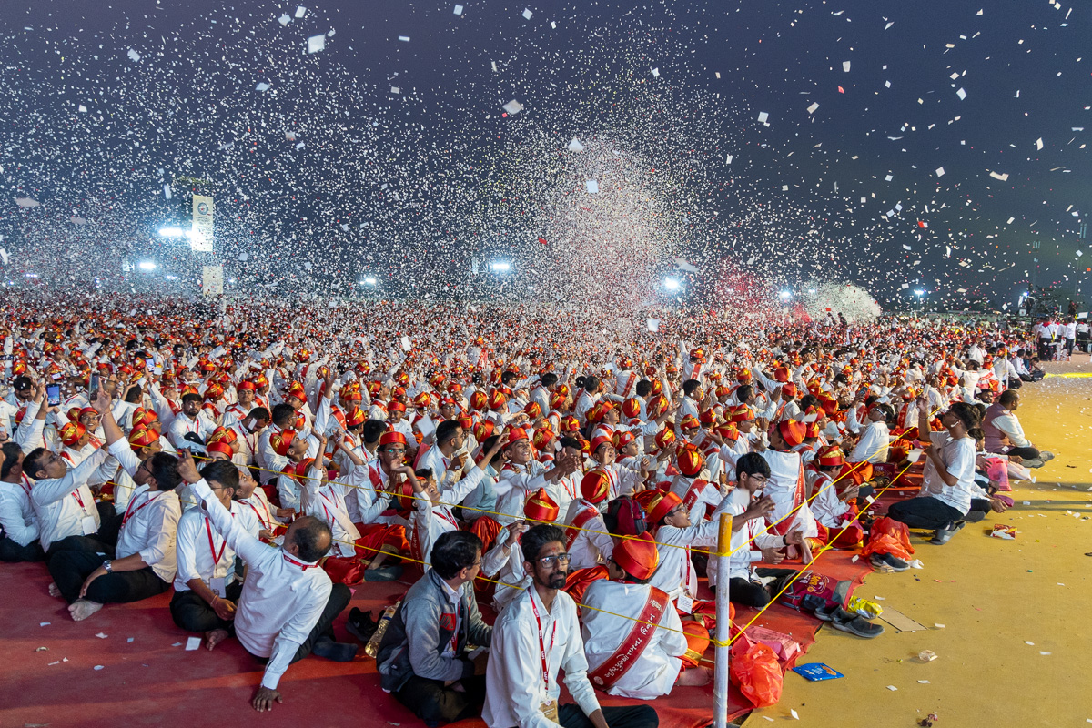Balaks and karyakars during the assembly