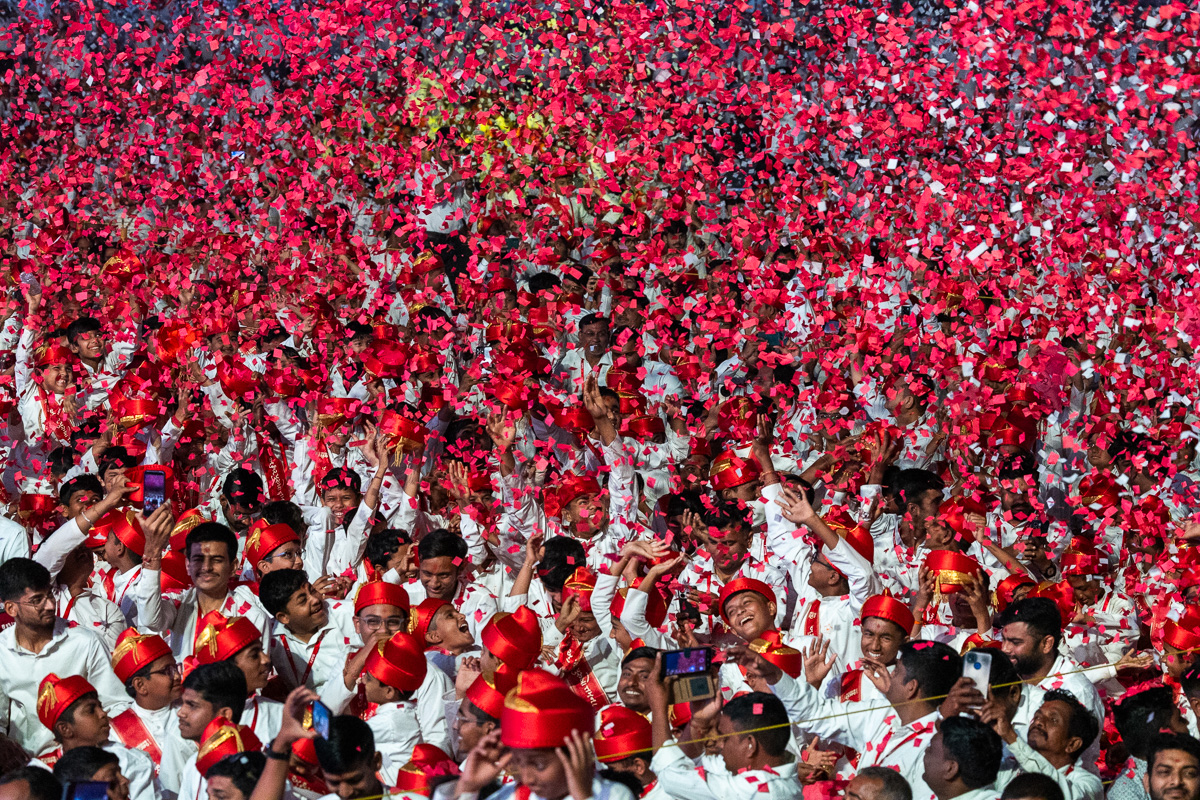 Balaks and karyakars during the assembly