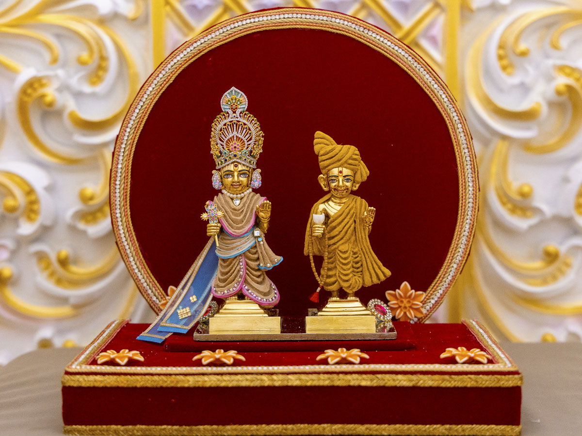 Shri Harikrishna Maharaj and Shri Gunatitanand Swami Maharaj
