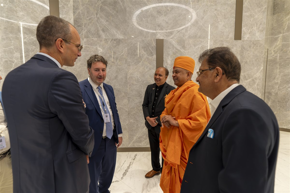 Swami Brahmaviharidas engages with the delegates at 3rd International Dialogue of Civilizations and Tolerance Conference (IDCT 2026) in Abu Dhabi