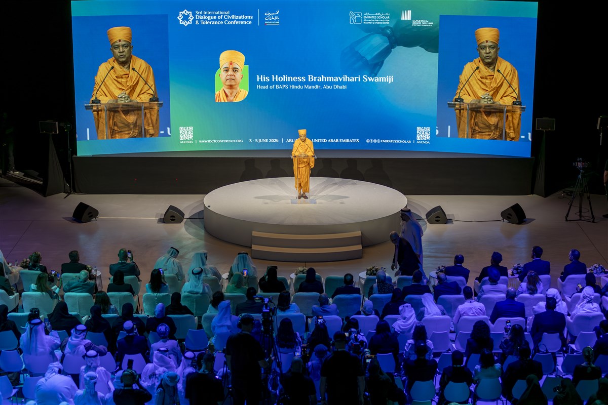 Swami Brahmaviharidas highlighted Ghar Sabha—HH Pramukh Swami Maharaj’s simple yet transformative practice of families spending 20 minutes together each day in prayer, reflection, and conversation