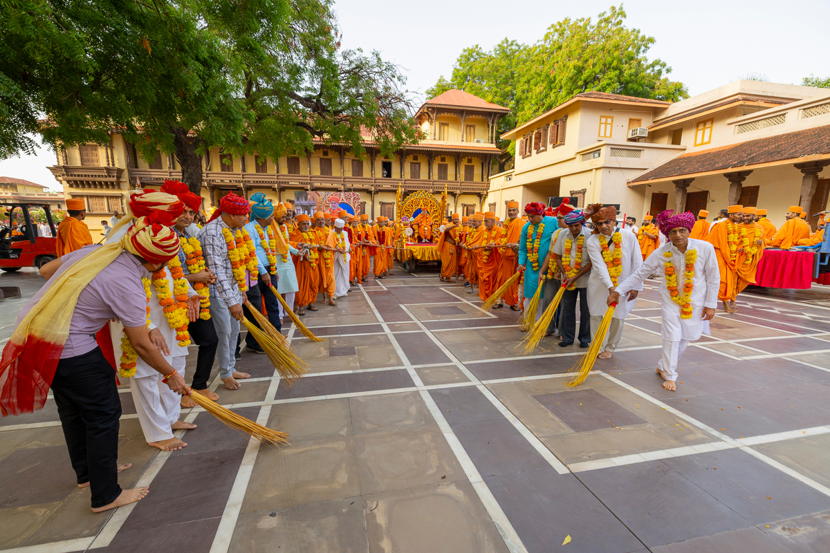 Devotees during the Rathyatra procession