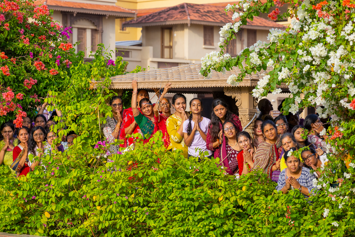 Devotees doing darshan of the Rathyatra