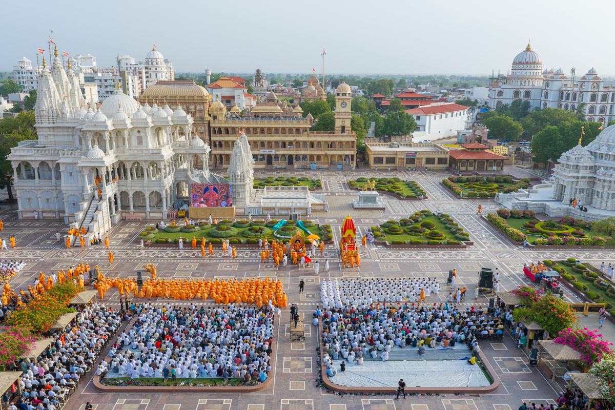 Swamis and devotees during the Rathyatra celebration assembly