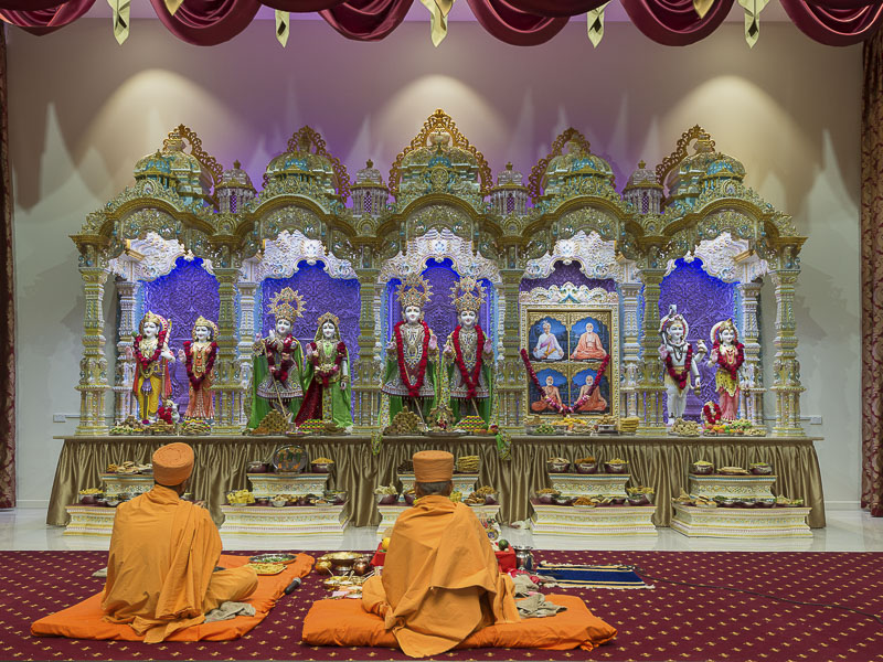 Annakut offered to Thakorji